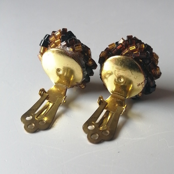 Vintage 1960s Glass Seed Beads Love Knot Cluster Clip Earrings - Picture 6 of 7